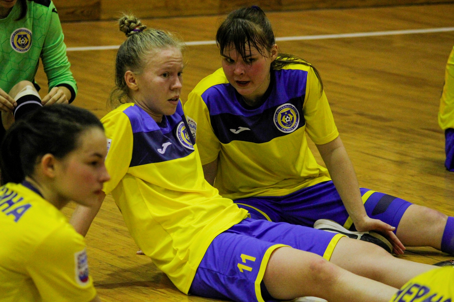 Два капитана: нынешний — Ксения Олькова и бывший — Оксана Пегова.