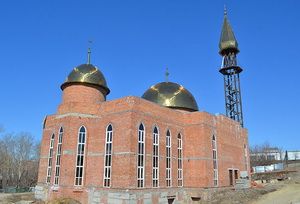 На строящемся здании мечети в Пензе установлены все купола