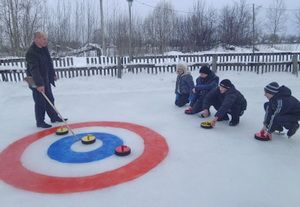 В Пензенской области школьники осваивают игру в керлинг