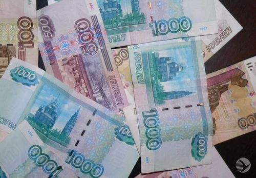 Пензенец отсудил 100 тыс. рублей за поврежденное куском штукатурки авто