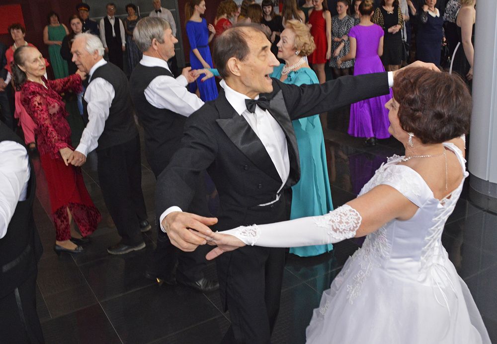 Party For Everybody Dance: фотоотчет с бала пензенских пенсионеров