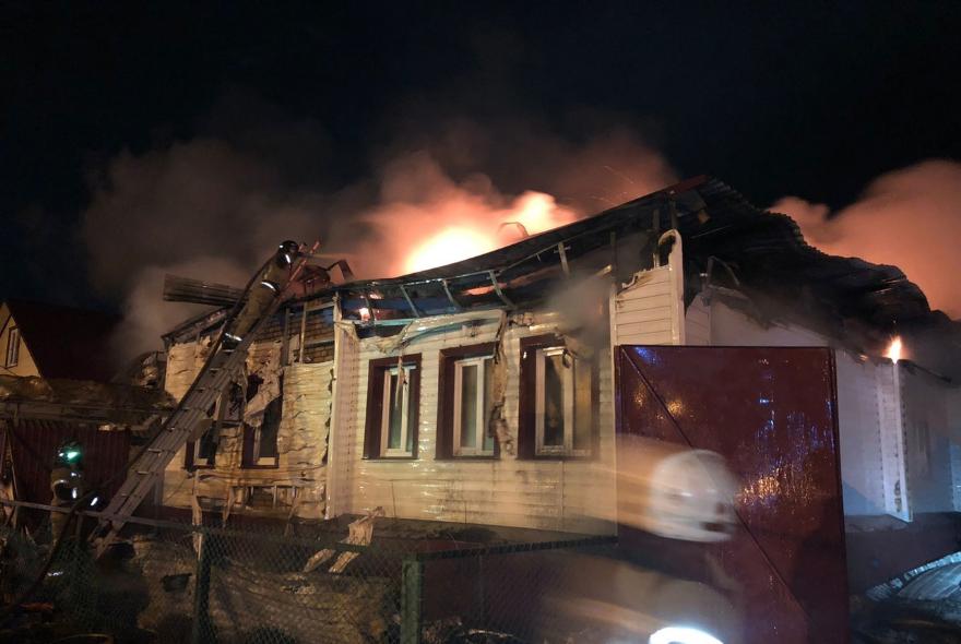 В Бессоновке огонь уничтожил дом с пристроем