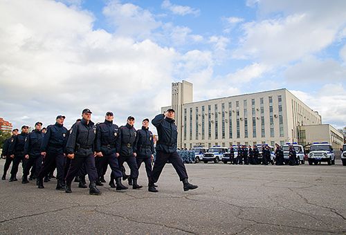 Фото||58.мвд.рф В Пензе оценили внешний вид полицейских и передали им 25 авто