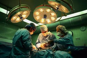 Пензенские врачи провели уникальную операцию по пересадке пальца с ноги на руку