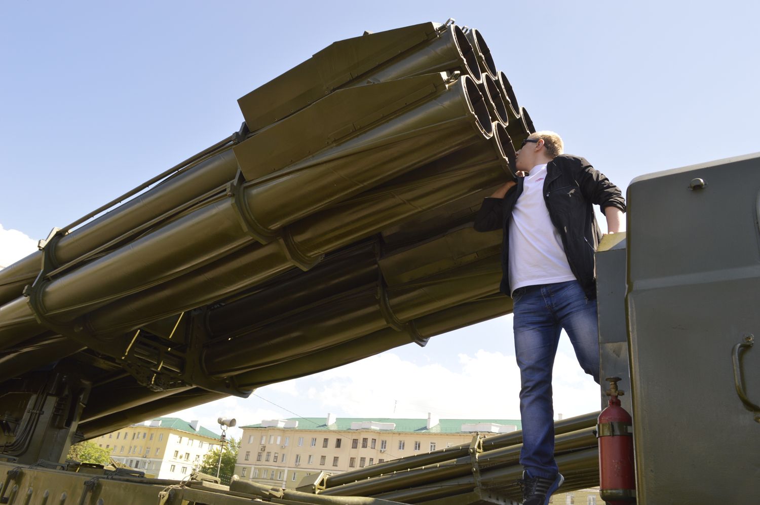 Выставка военной техники на пл. Ленина — галерея