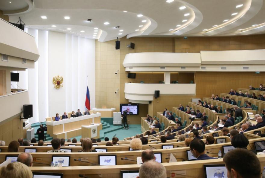 Олег Мельниченко представил ряд инициатив в Совете Федерации