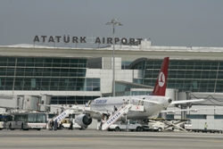 Взрывы в аэропорту Стамбула привели к гибели 10 человек