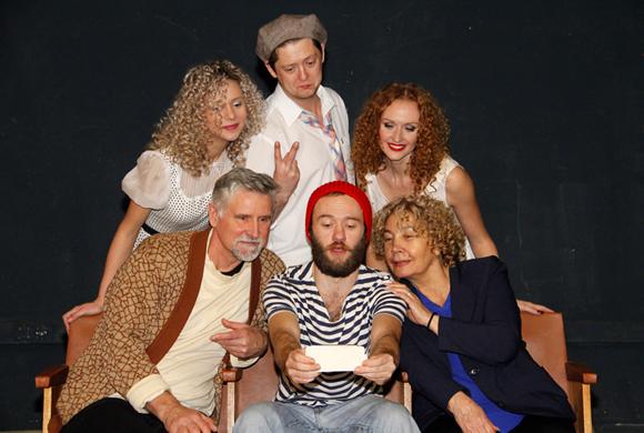 Кирилл Заборихин (в центре) и участники эскиза по пьесе А. Арбузова «Мое загляденье»||Фото penzateatr.ru, Д. Журкин  В Пензенском драмтеатре покажут «Золото партии»