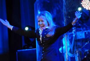 Фото|| В Пензе Ольга Кормухина выступила вместе с супругом – лидером «Парка Горького»