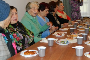 Фото|| Пожилые люди Пензы встретились за чашкой чая