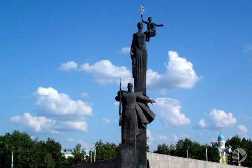Фото||penza-gorod.ru В Пензе завершен ремонт ступеней и подпорной стенки памятника Победы