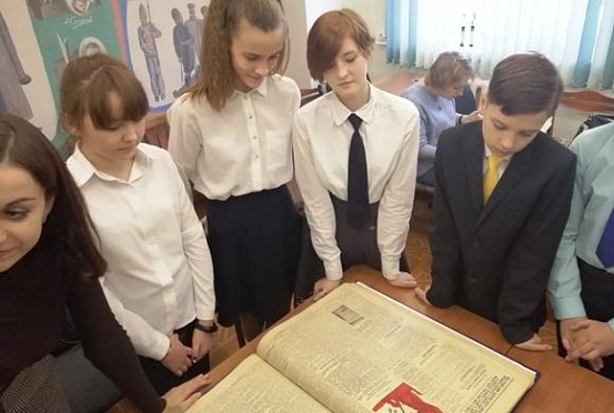 Пензенским школьникам показали выпуски газет времен ВОВ