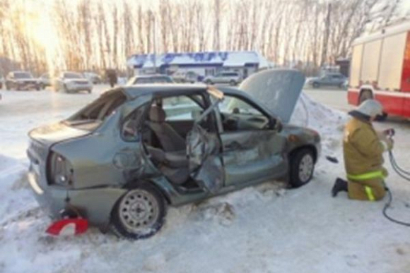 Фото||58.mchs.gov.ru Под Пензой трех человек госпитализировали после ДТП с «КамАЗом»