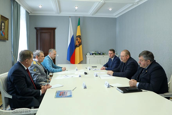 Мельниченко провел рабочую встречу с председателем ДОСААФ России