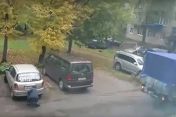 Фото||и видео: youtube.com/Denis Sergeevich В сети появилось видео парковочного «беспредела» в Арбеково