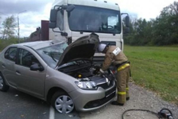 Фото||58.mchs.gov.ru Под Белинском мужчина пострадал при столкновении грузовика и легковушки