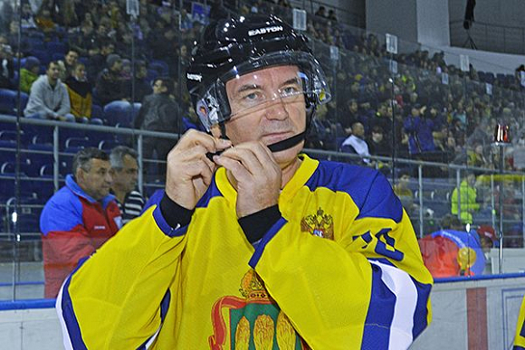 Иван Белозерцев сразится в хоккей с губернатором Брянской области