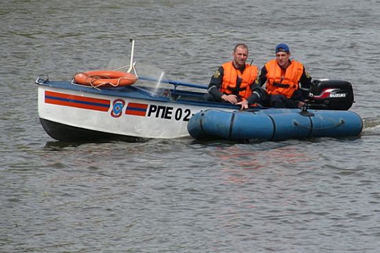 На Сурском водохранилище нашли дрейфующую лодку с рыбаками