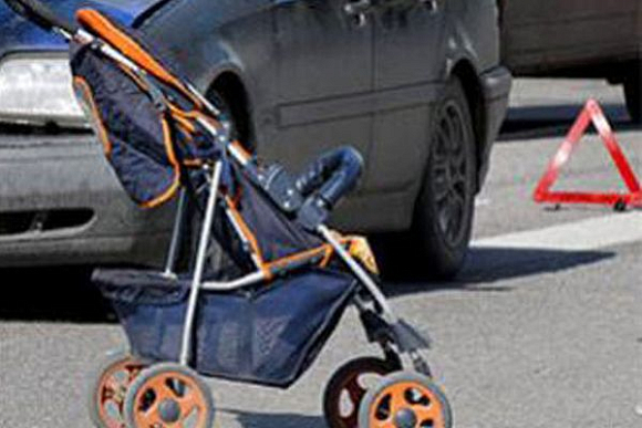 В Пензенской области иномарка наехала на коляску с двухлетним мальчиком