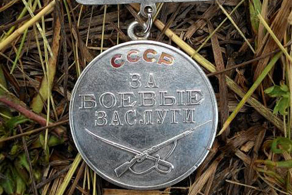 Пензенские поисковики во время экспедиции в Беларусь нашли две медали