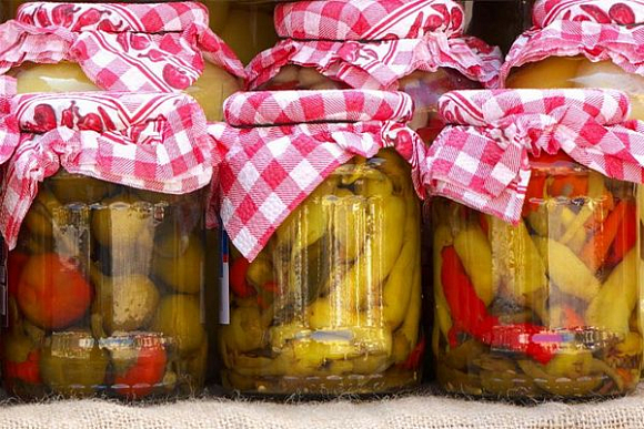 Фото||travelimage.ir В Пензенской области трое мужчин лишили пенсионера всех банок с соленьями