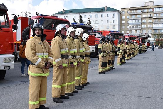 В Пензе устроили выставку пожарной техники и наградили лучших огнеборцев