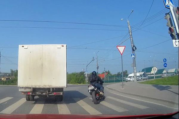 Водитель из Терновки выложил видео нарушений на проблемном перекрестке