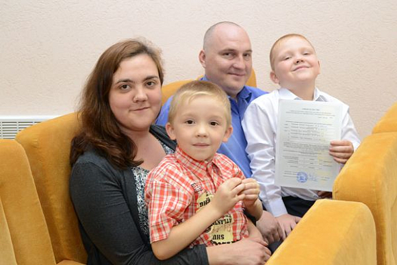 В Пензе 33 молодые семьи получили жилищные сертификаты