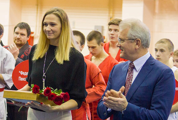 Ольга Ключникова и Иван Белозерцев||Фото автора В Пензе спортсменкой года стала пловчиха Ольга Ключникова