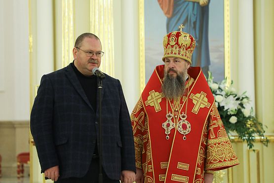 Олег Мельниченко присутствовал на пасхальном богослужении в Спасском кафедральном соборе 