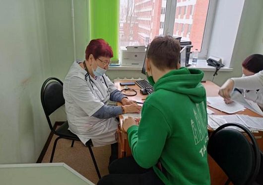 Пензенские студенты продолжают делать прививки от ковида  