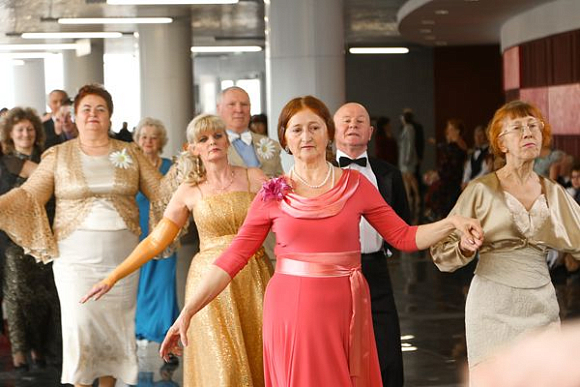 Фото||Владимир ГРИШИН, pnzreg.ru В Пензе 200 пенсионеров зажгли на губернаторском балу