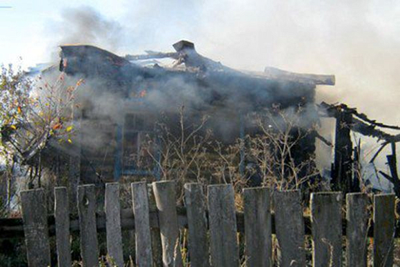 В Городищенском районе деревянный дом тушили 12 спасателей