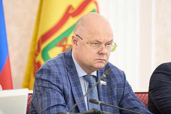 Вадим Супиков пояснил введение ограничений на снятие наличных Вадим Супиков пояснил введение ограничений на снятие наличных