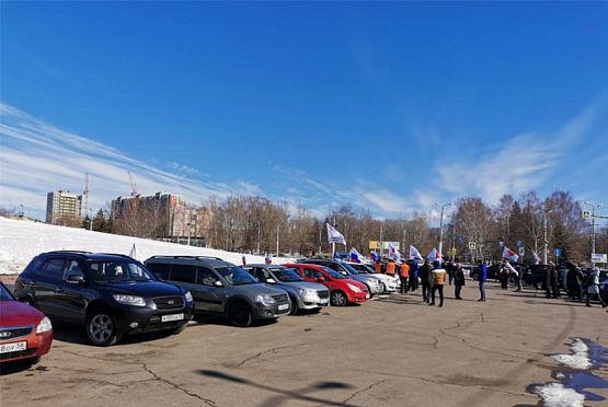 В Пензе провели автопробег в честь годовщины воссоединения Крыма и Севастополя с Россией