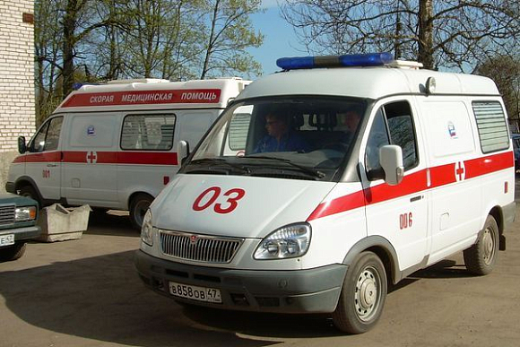 В Пензенской области легковушка врезалась в остановку, два человека пострадали