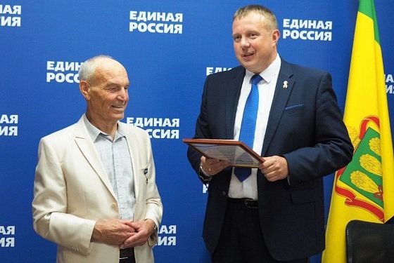 Пензенцу Виктору Колотилину присвоили звание «Почетный энергетик» Пензенцу Виктору Колотилину присвоили звание «Почетный энергетик»