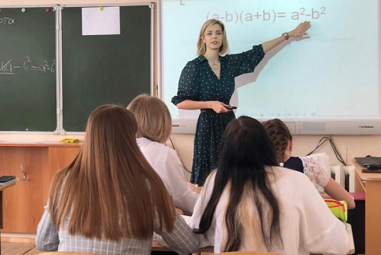 Педагог из села Засечное удивляет учеников математическими видеороликами