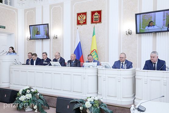 Олег Мельниченко принял участие в сессии Законодательного собрания области