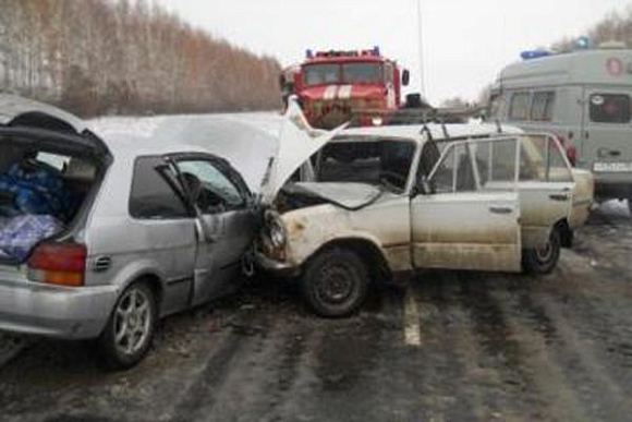 Под Сердобском столкнулись машины с Сахалина и из Саратова, 4 человека пострадали