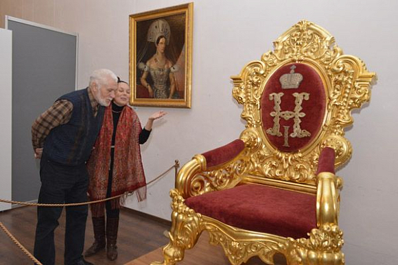 В Пензе открылась выставка уникальных экспонатов коллекции Петергофа