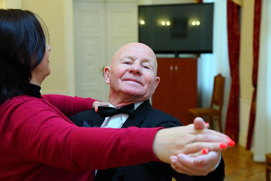 После инсульта: пензенский пенсионер вновь научился ходить и говорить благодаря танцам и йоге