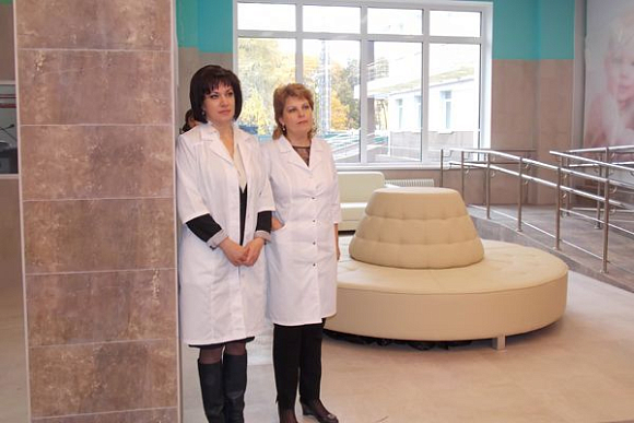 Фото||автора В Пензе отцы будут ждать вестей о родах на кожаных диванах