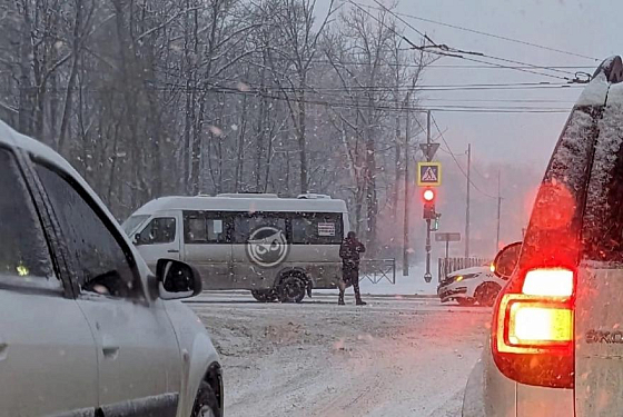 В Пензе снегопад спровоцировал аварии и дорожные пробки