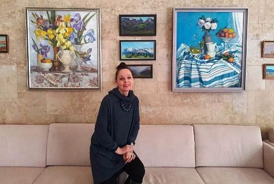 Путина фотографировали на фоне картин пензенской художницы