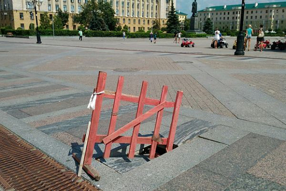 В Пензе, несмотря на обещания, не заделали яму на ул. Московской