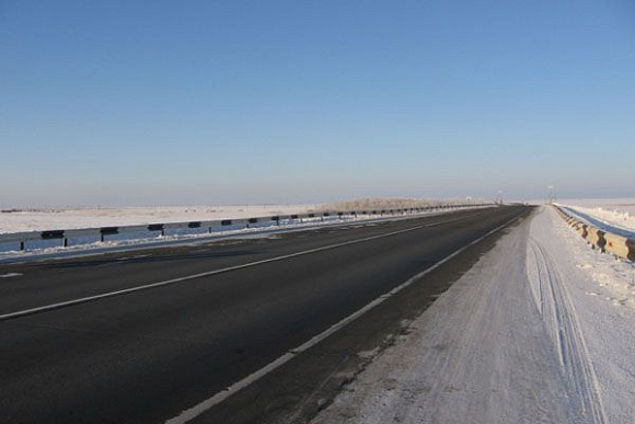 Дальнобойщик из Пензы едва не погиб от холода на трассе в Омской области