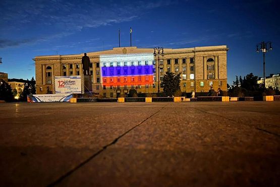 В Пензе здание правительства подсветили в цветах флага РФ