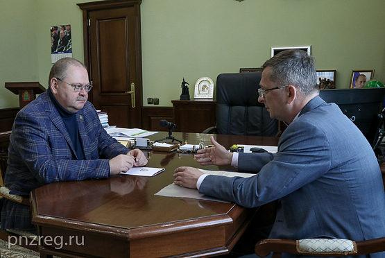 Мельниченко обсудил с министром сельского хозяйства ход ярового сева