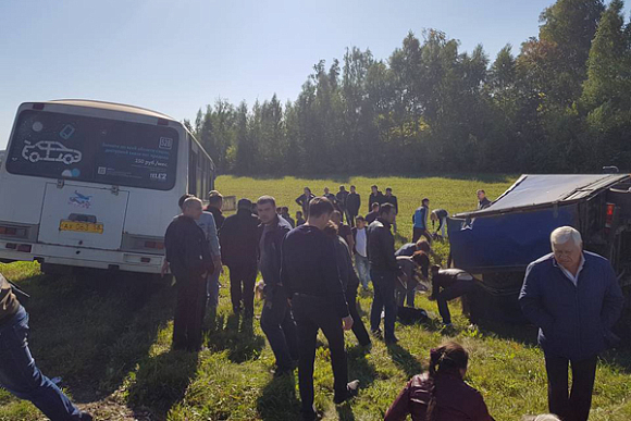 В Пензенской области грузовик врезался в пассажирский автобус